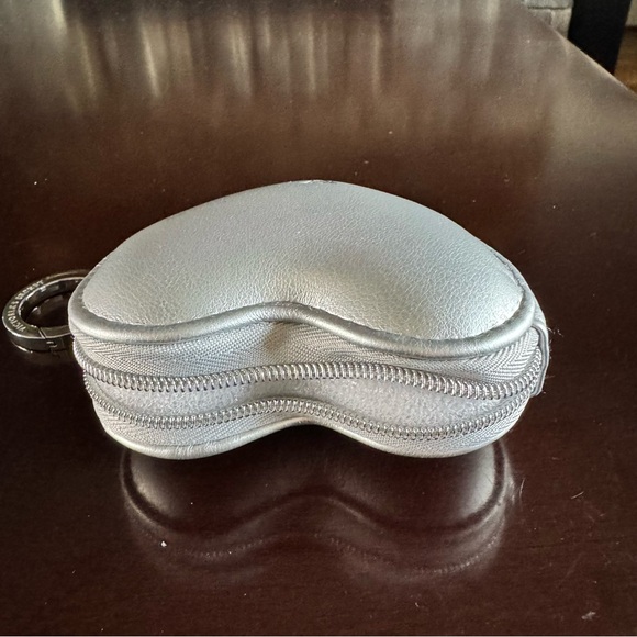 Victoria’s Secret heart pouch keychain - Picture 3 of 3